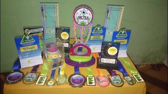 Entre troféus e medalhas somam, 06 de feiras nacionais e amapaenses de matemática, 01 festival de música, 01 na área de Ciências Sociais. Foto: Arquivo Pessoal