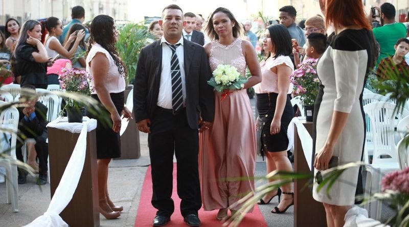 Programa casamento na comunidade une 59 casais no Conjunto Macapaba