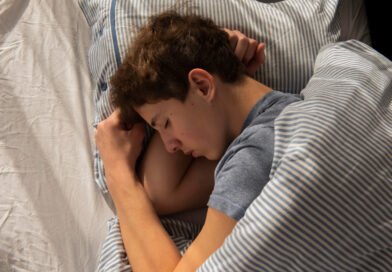 Reduzir o sono em 80 minutos por noite afeta o metabolismo, aponta estudo