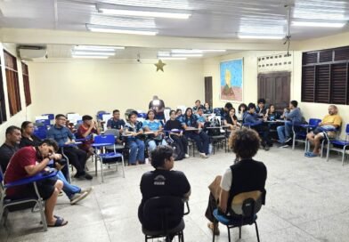 Clube de Leitura Cuir apresenta obra do poeta Thiago Soeiro em escola pública de Macapá